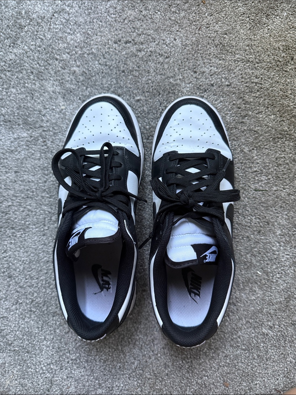 Woman’s Nike panda dunks black/white